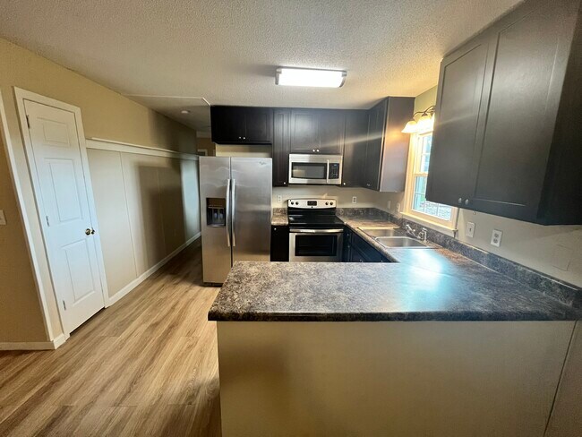 Foto del edificio - 418 Woods Edge Rd