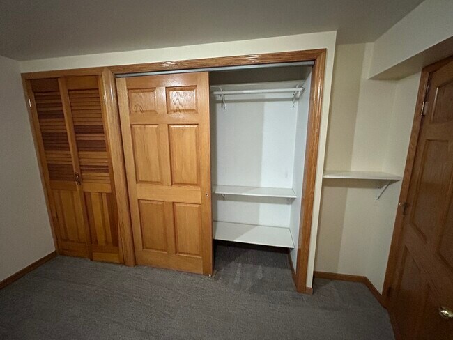 2 spacious bedroom closets - 5442 N Sawyer Ave