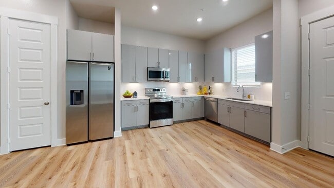 Photo - 571 Lloyd's Rd Townhome