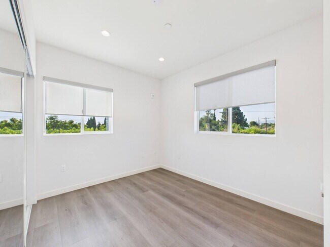 Building Photo - 5501 Laurel Canyon Blvd