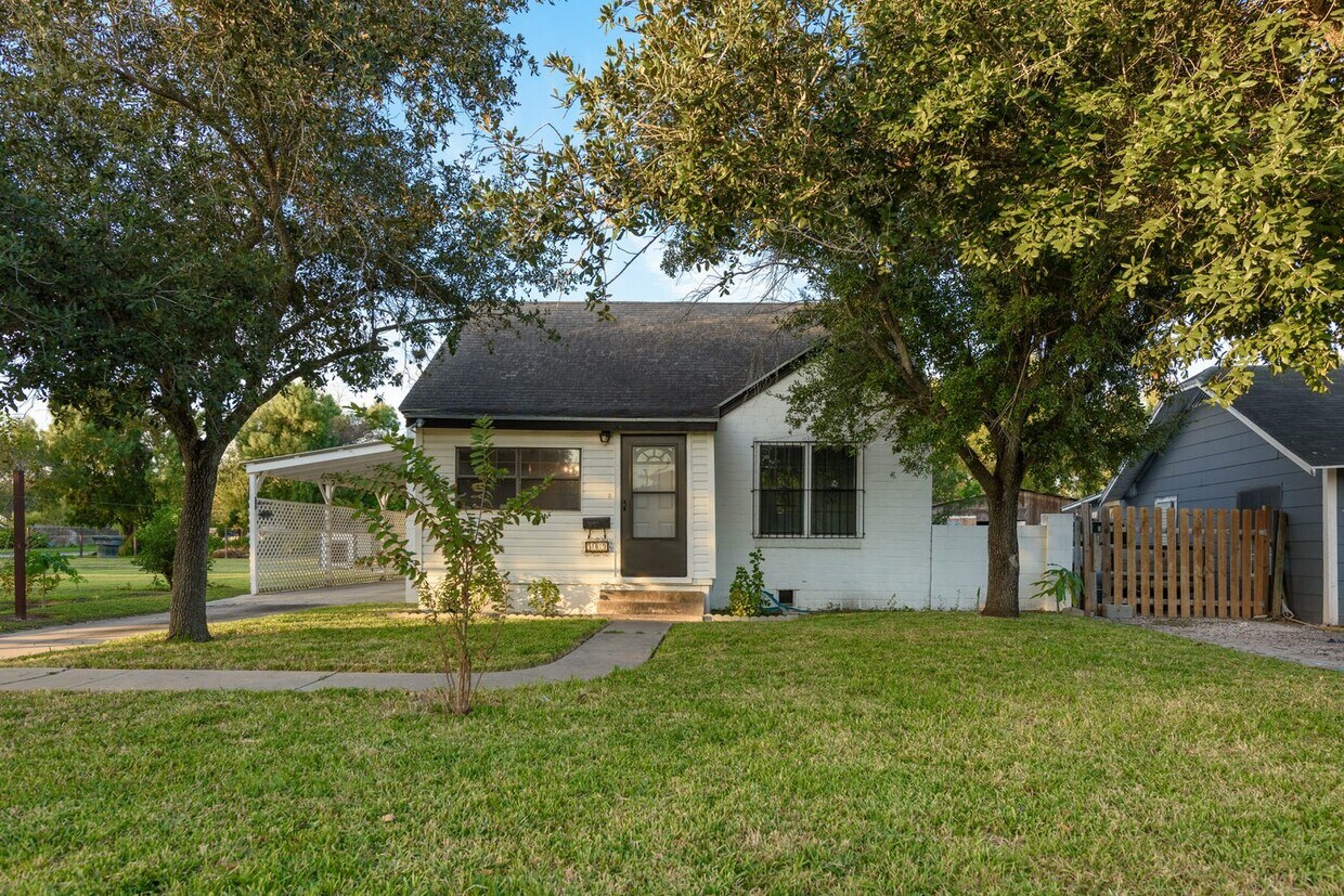 Primary Photo - CHARMING 2BD/1BTH HOME ON A LARGE LOT WITH...