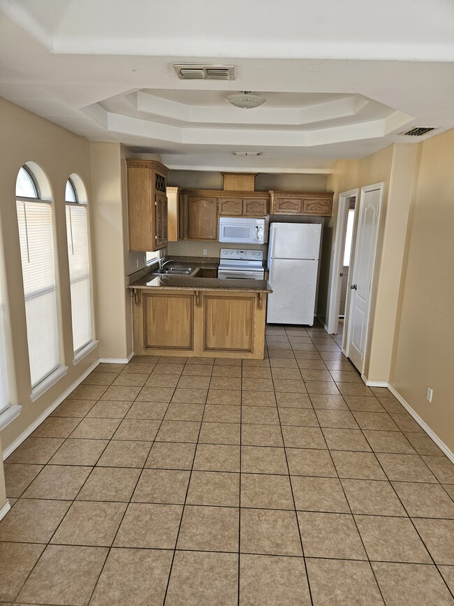 Building Photo - 904 S Palm Dr