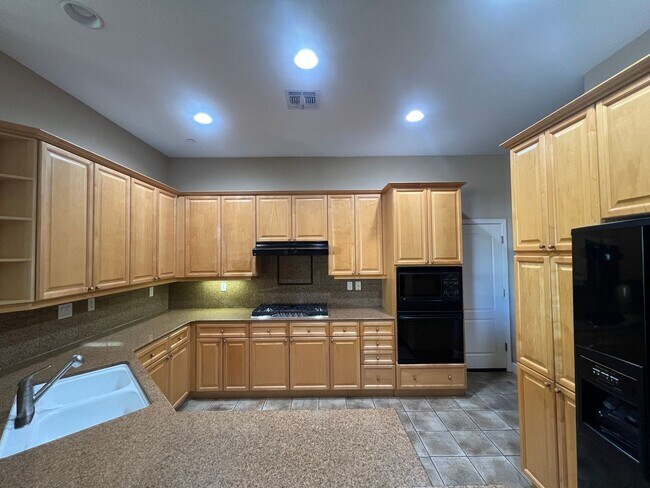 Foto del edificio - Fantastic Former Model Home in a 55+ El Dorado Hills Community!