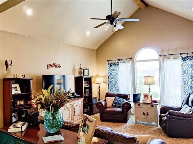 Building Photo - Spacious Home - Storm Shelter - Edmond Sch...