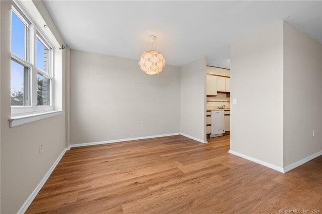Building Photo - 887 Farmington Ave