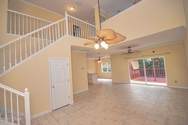 Building Photo - 6218 N Lagoon Dr