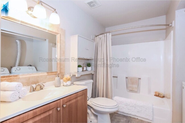 Foto del edificio - 465 W Ivyglen St