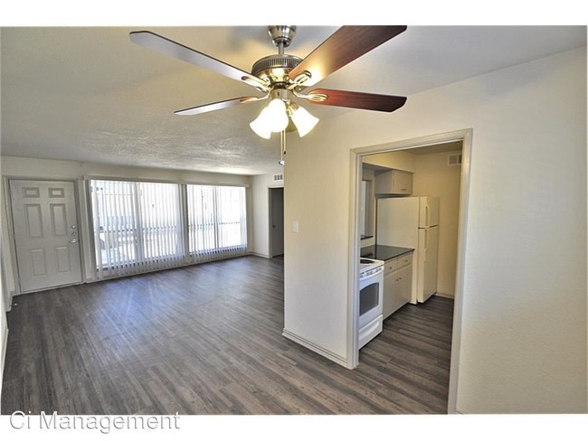 Building Photo - 5330 Junius St
