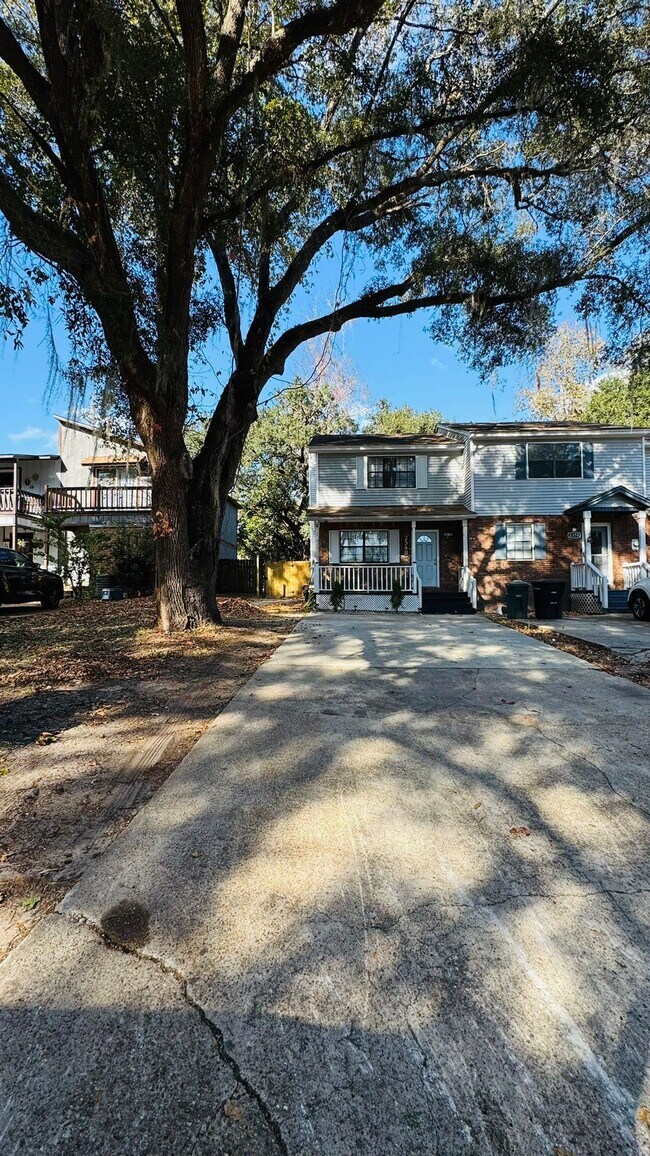 Foto del edificio - 2348 Merrigan Pl