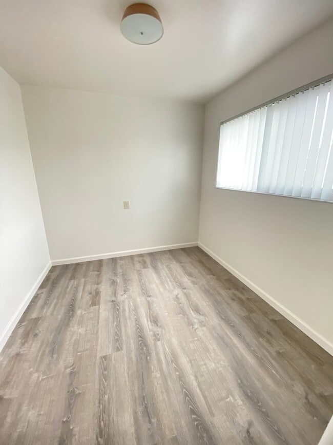 Building Photo - 262Price