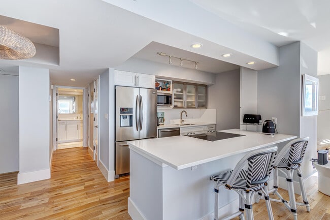 Building Photo - 5510 N Ocean Dr