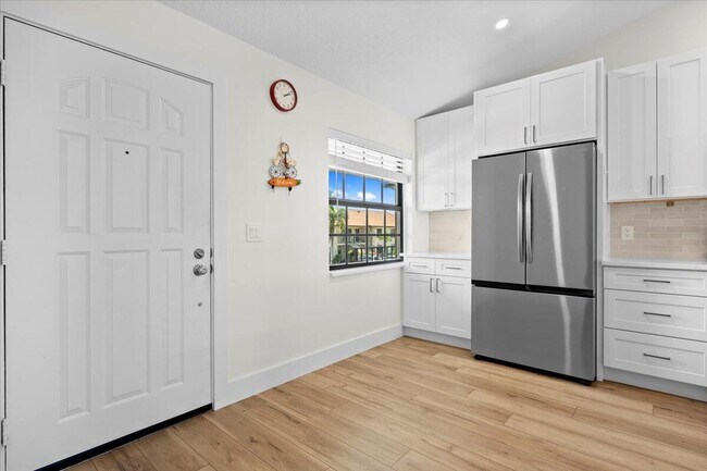 Building Photo - 302 Pinecrest Cir