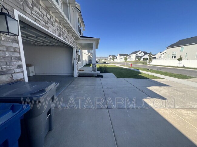 Foto del edificio - 1754 Oakwood Ln