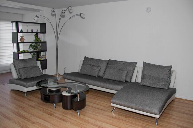 Building Photo - 2651 S Course Dr