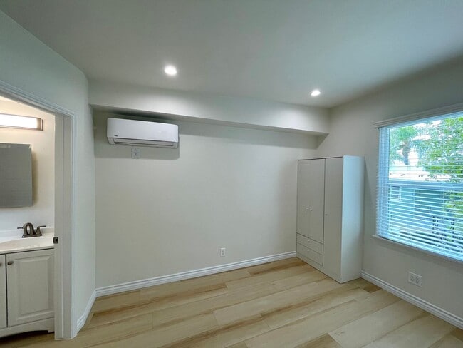 Building Photo - 10340-10360 Bellwood Ave