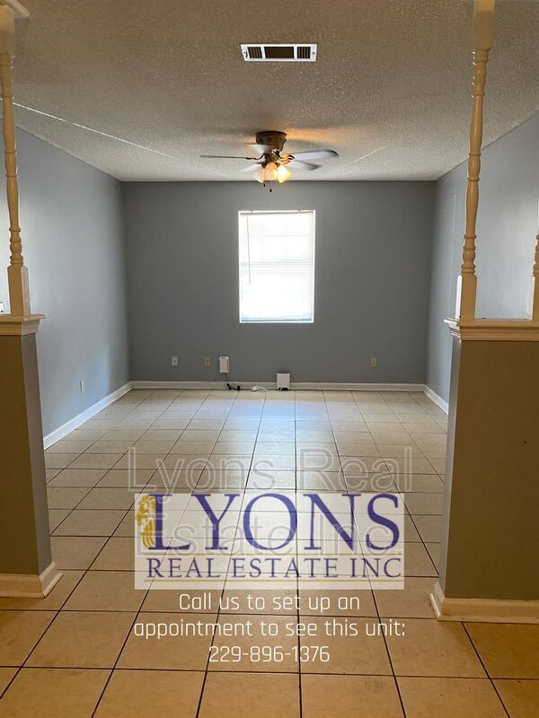 Building Photo - 1100 S Gordon Ave