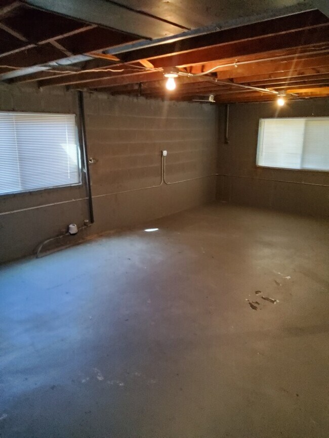 Foto del edificio - Nicely updated 3 bedroom brick Tri-level home