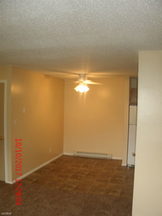 Building Photo - 1660 E Summit St