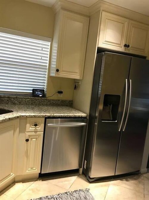 Building Photo - 2871 Carambola Cir S