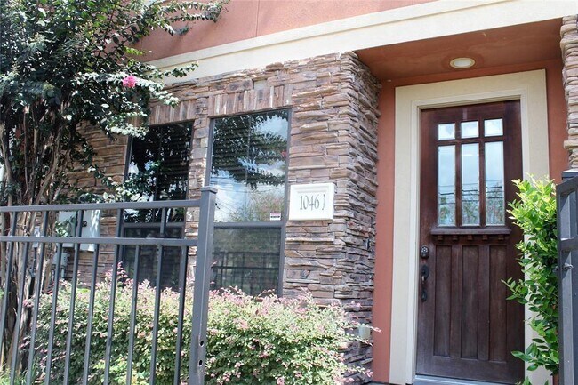 Foto del edificio - 1046 W 23rd St