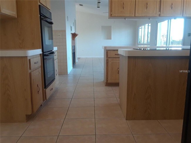 Building Photo - 5731 Seabreeze Dr
