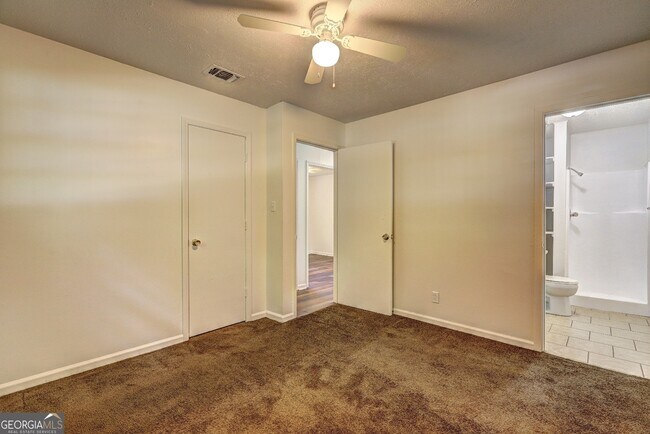 Building Photo - 2334 Ollie Dr