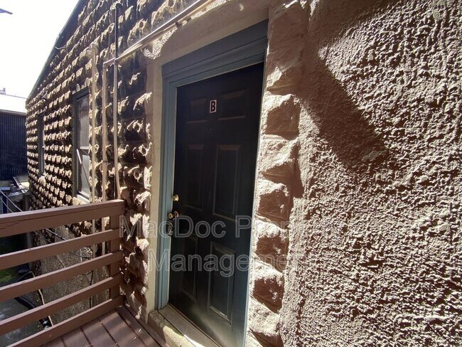 Foto del edificio - 806 Caroline St