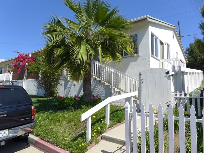 Building Photo - 2802 Ingleside Dr