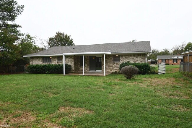 Foto del edificio - Updated 3BR/2BA Brick Home with Granite Kitchen & Fenced Yard — Kaufman ISD