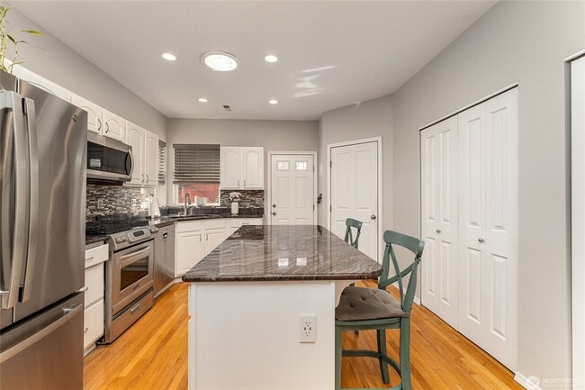 Building Photo - 2bd/2ba Maple Valley House