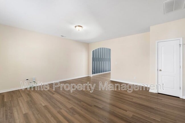 Building Photo - 7621 Mockernut Dr