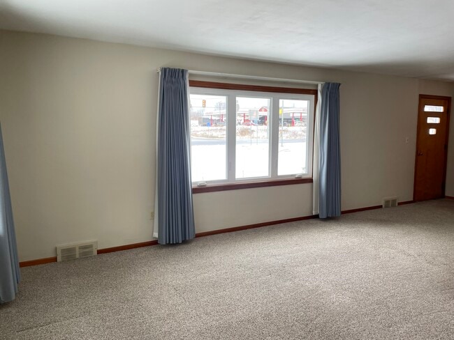 Living Room - 2535 Zimmerly Rd