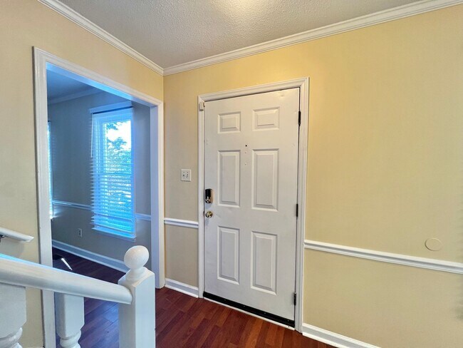 Foto del edificio - Charming 3BD, 2.5BA Raleigh Home with a Pr...