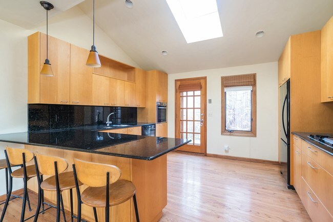 Foto del edificio - 23301 Birchwood Ln