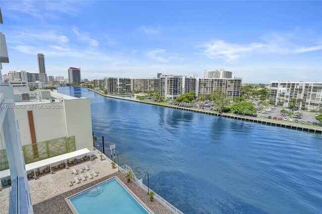 Foto del edificio - 3000 S Ocean Dr