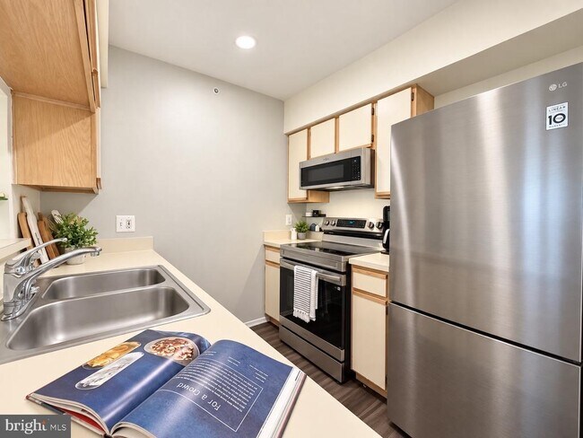 Foto del edificio - 3315 Wyndham Cir