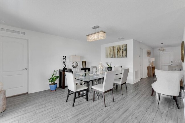 Building Photo - 205 Cimarron Dr