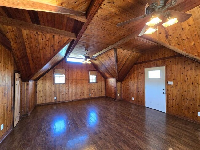 Building Photo - 24369 Bingham Creek Rd