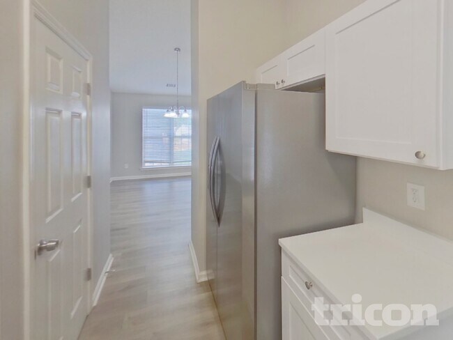 Foto del edificio - 6467 Gina Agha Cir