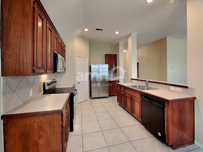 Foto del edificio - 2113 Breezeway Ln