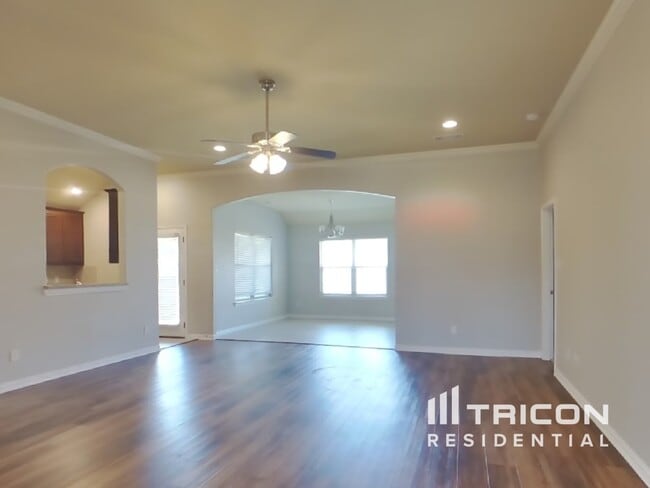 Building Photo - 332 Valley Dr