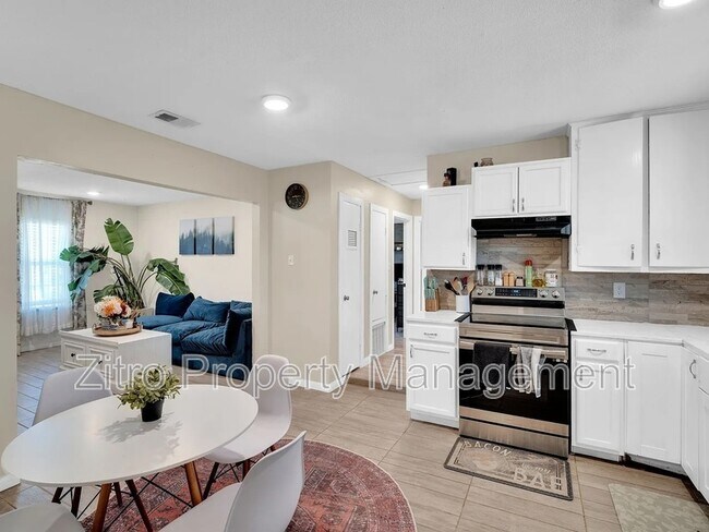 Building Photo - 4208 Wiman Dr