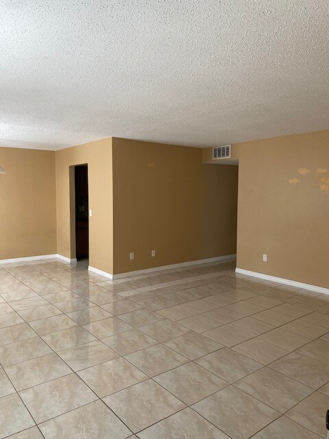 Building Photo - 9134 Tudor Dr