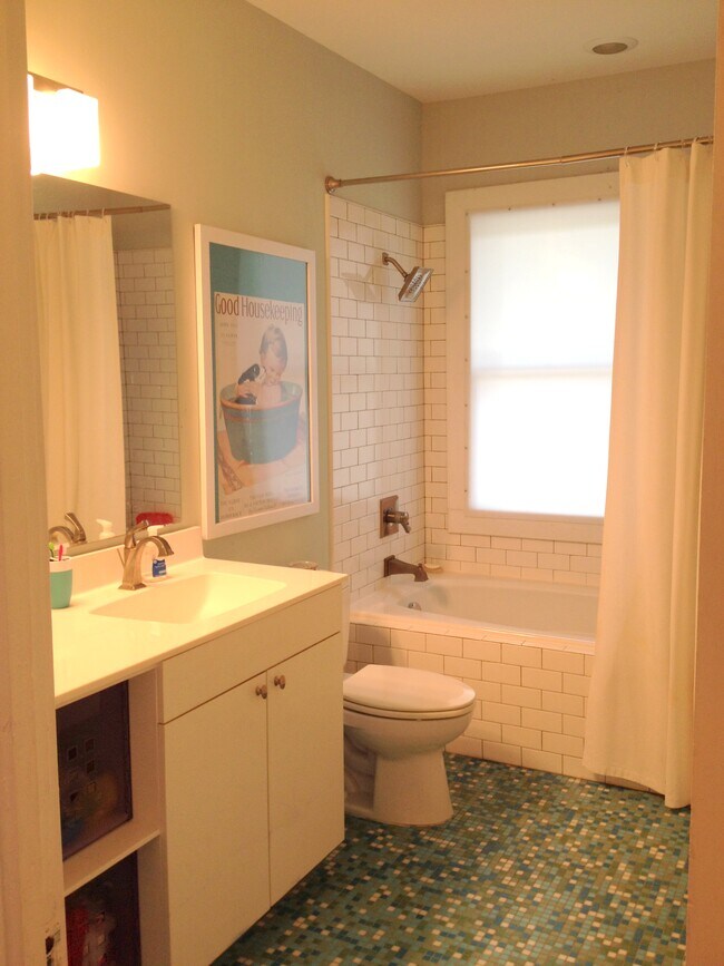 Upstairs Hall Bathroom - 909 E Hargett St