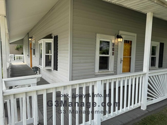 Building Photo - 407 N Reese St