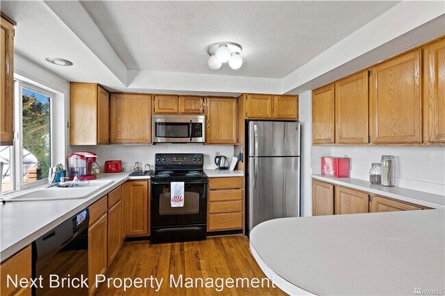 Building Photo - 4 br, 2 bath House - 2401 17th SE