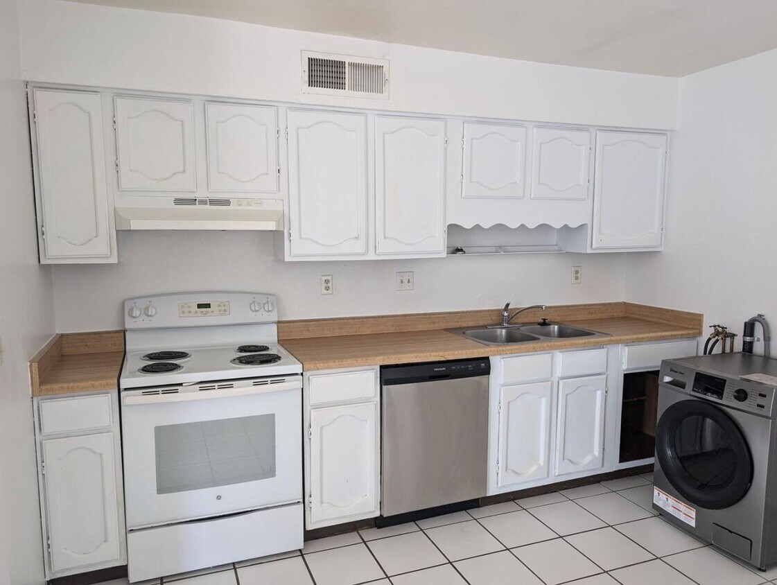 Foto principal - 1015 E Halcyon Rd