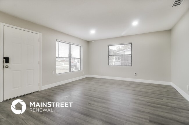 Building Photo - 6808 Ravenna Ave
