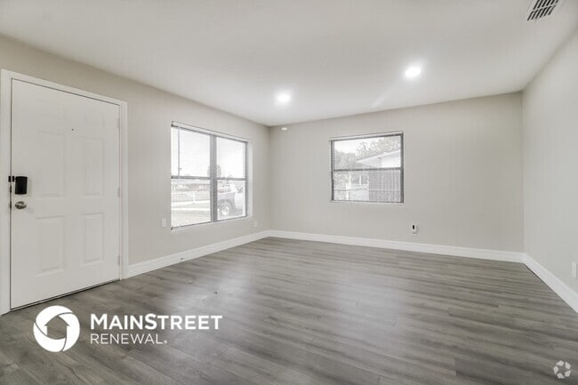 Building Photo - 6808 Ravenna Ave