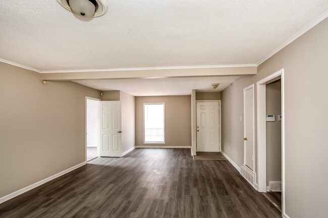 Building Photo - 2999 Morningview Dr